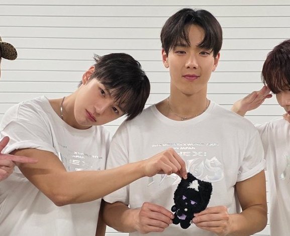 냠무 tweet media