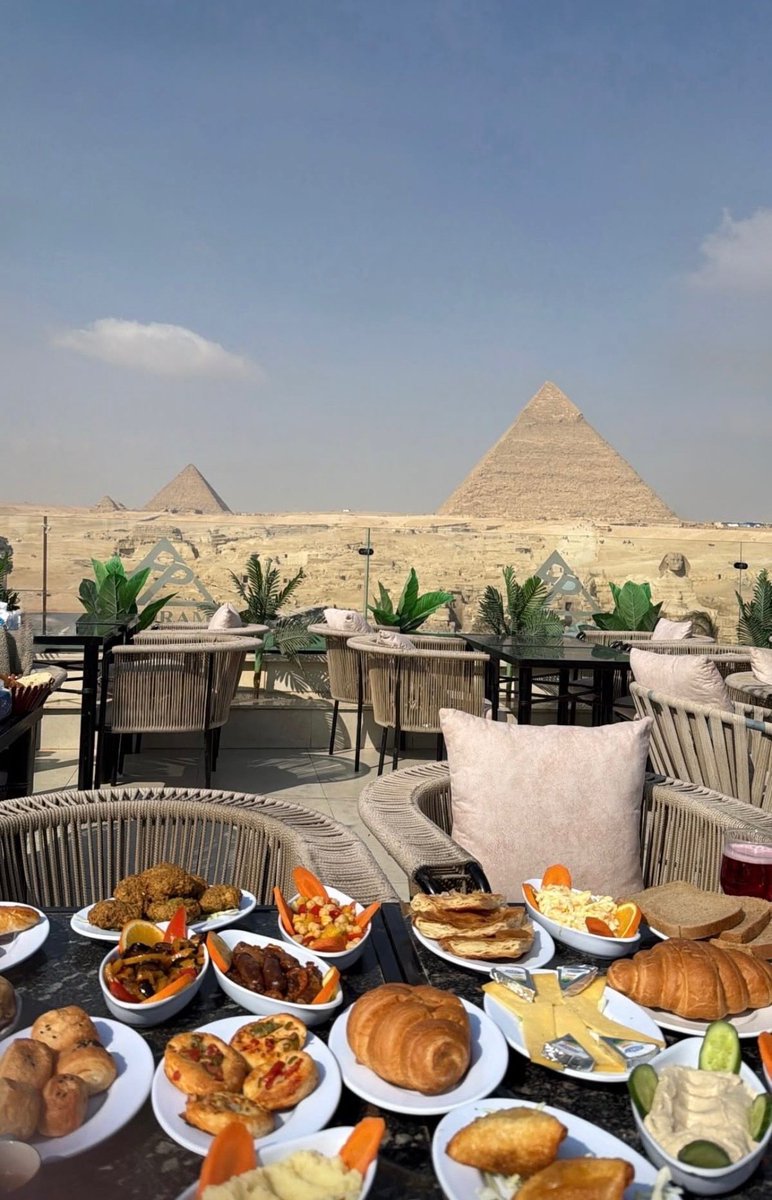 HuseinFarh98911's tweet image. Some snacks 😋🍿
Which one would you grab first if you had this plate in front of you? 🤔🍫
Sweet, salty, or both together? 😍
#Snacks #FoodLovers #Tasty #Yummy #Foodie 🍿🍫🌍