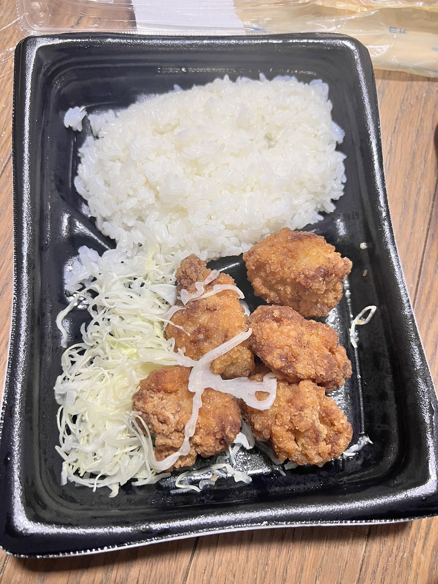 ローソンの半額弁当で今日も生き延びていくー！