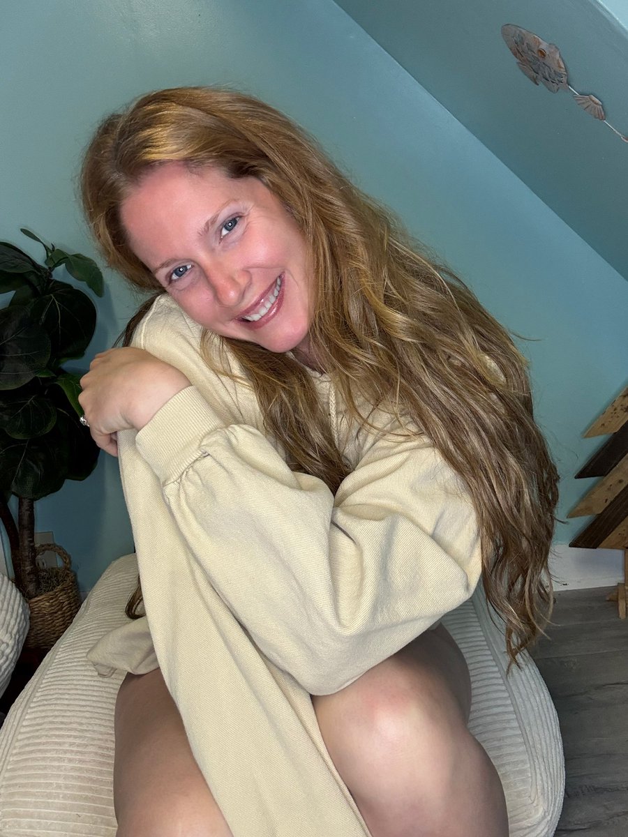 BeccaEmerson22's tweet image. Got a little sun-kissed 💛

#smile #GoodMorningTuesday #beauty #model
