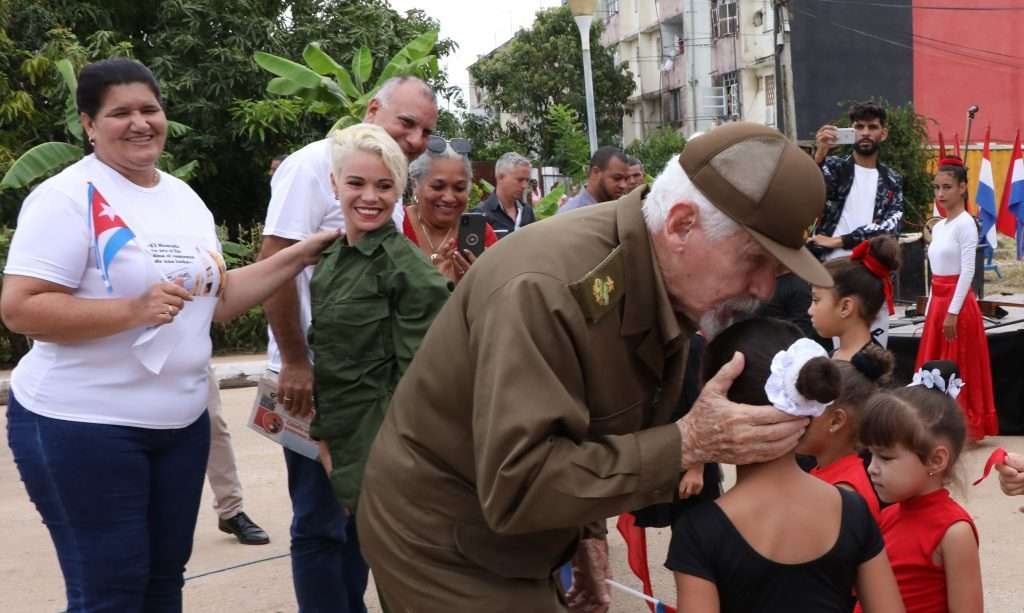 Comandante <a href="/ValdesMenendez/">Ramiro Valdés Menéndez</a> , desde su #Artemisa natal le enviamos una calurosa felicitación en su 94 cumpleaños. No es la edad lo que celebramos, sino las décadas de dignidad, resistencia y consecuencia. Con héroes como usted, #LaPatriaSeDefiende. #ArtemisaJuntosSomosMás