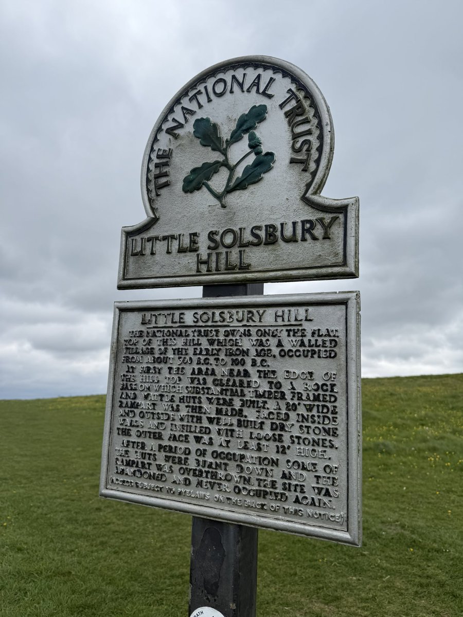 Freyrlife's tweet photo. Solsbury Hill, Bath today https://t.co/Pb1xiGsIA7