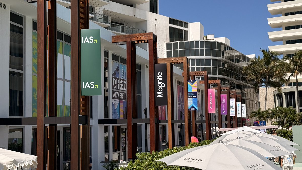 Device_Atlas's tweet image. Day 2 at POSSIBLE.
From poolside booths to packed sessions, Miami is buzzing with activity. Sebastian and Darren are right in the middle of it, connecting with brands and tech leaders shaping what’s next.
If you’re here, come find us
 lnkd.in/dZABARay
#AdTech #Streaming