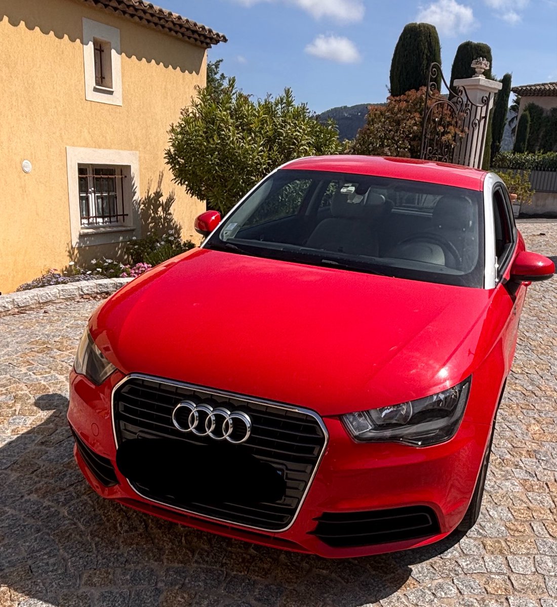 Regardez comment elle est trop belle ma voiture