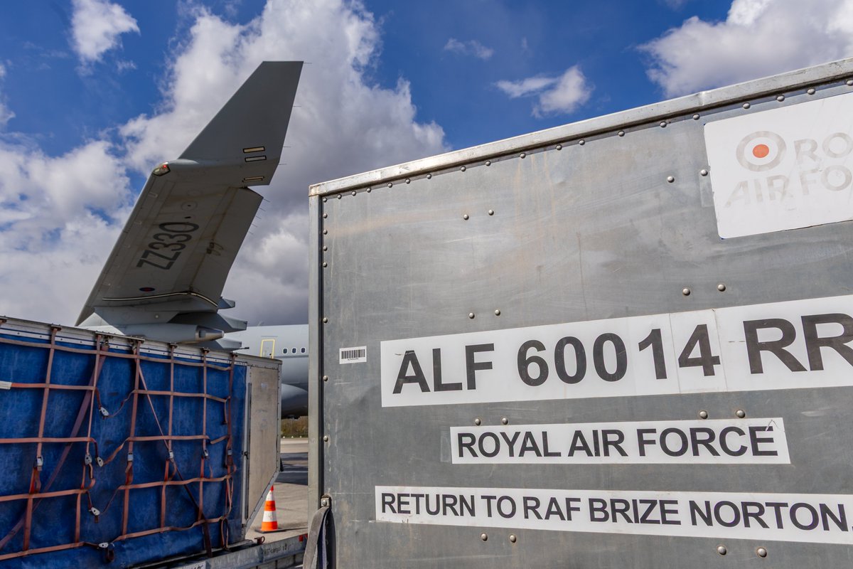 ukinlithuania's tweet image. #TheParas arrived in #Vilnius 🇱🇹 aboard a #UK 🇬🇧 Voyager aircraft from @RAFBrizeNorton. They are a high readiness unit &amp;amp; aircraft such as the Voyager provide 🇬🇧 with the strategic lift required to operate around the globe at short notice in support of Allied operations. #UKinLT