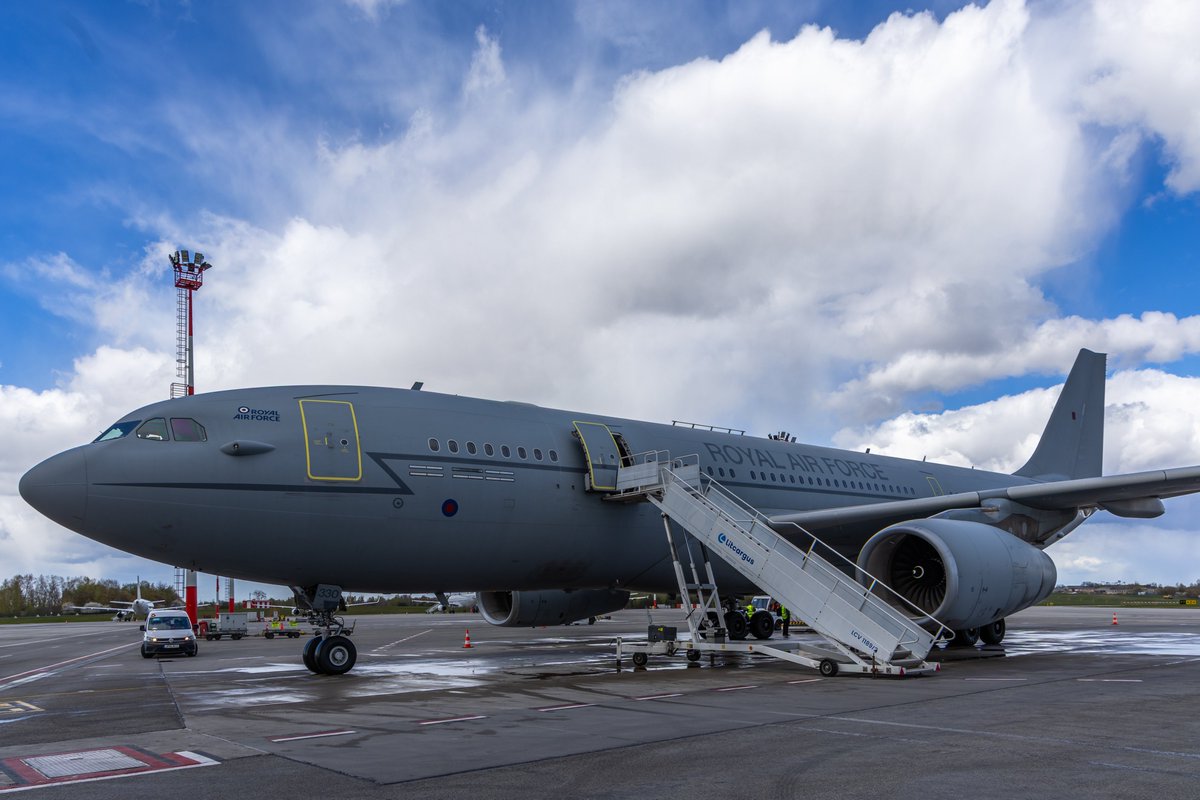 ukinlithuania's tweet image. #TheParas arrived in #Vilnius 🇱🇹 aboard a #UK 🇬🇧 Voyager aircraft from @RAFBrizeNorton. They are a high readiness unit &amp;amp; aircraft such as the Voyager provide 🇬🇧 with the strategic lift required to operate around the globe at short notice in support of Allied operations. #UKinLT