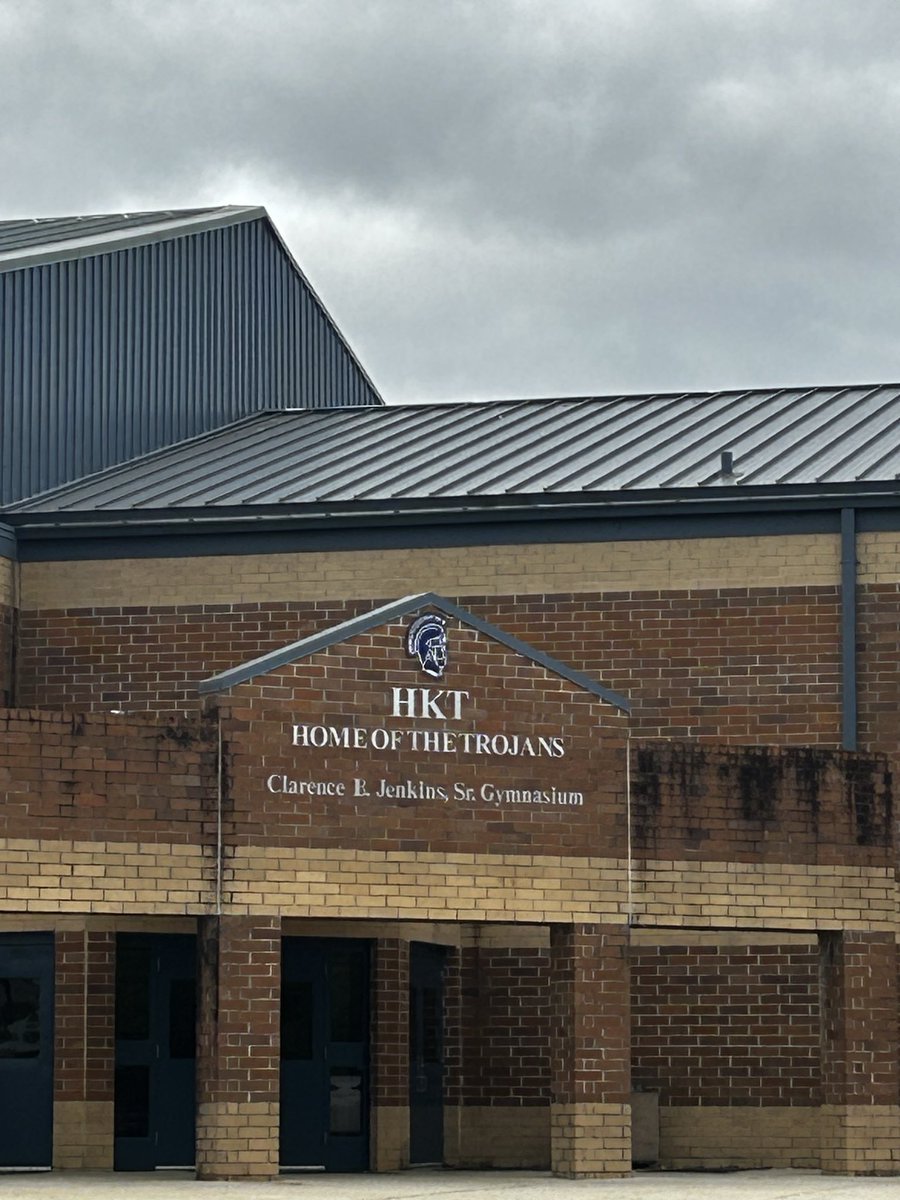 latroy_johnson's tweet image. Made the first stop of the day at HKT High School to chop it up with @SCState_Fb legend and HOF Jermaine Derricott about his Student-Athletes. Always great to spend time with my brother! #STATEofMind