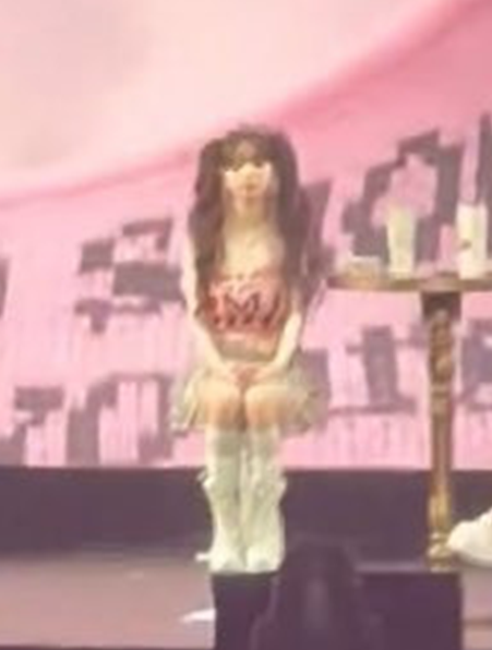 synkongi's tweet photo. 이건 볼때마다 혼자 공손하게 앞에 보고잇는 쩨비가 너무 짜증나 귀여워ㅠㅠ https://t.co/ec8OWCzmkn