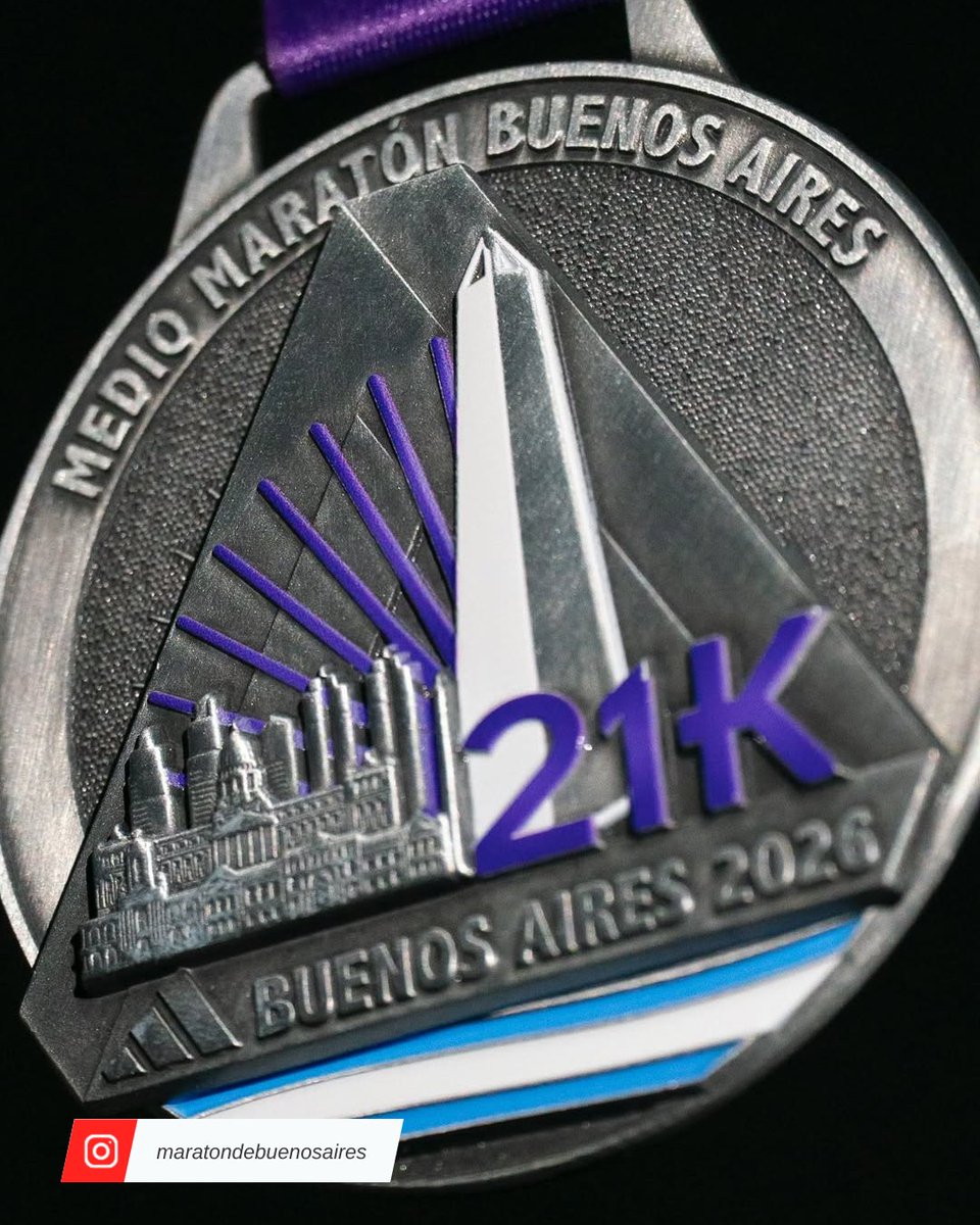ESPNRun's tweet image. Dos medallas en una para los 21k de #BuenosAires 🏅🇦🇷

La cuenta oficial del Maratón de Buenos Aires  presentó la medalla para el Medio Maratón de este año y sorprendió con el modelo elegido. 

Explicaron que la misma viene en dos partes: 
1️⃣🏅 La primera, un triangulo exterior