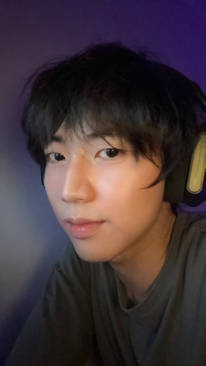 Vinyunn's tweet photo. This year I got a job I actually like, bought my first high-end gaming laptop (have always been a gaming pc boy), and somehow I'm MORE excited about what's coming than anything I've already done. https://t.co/2w3bjRtpLC