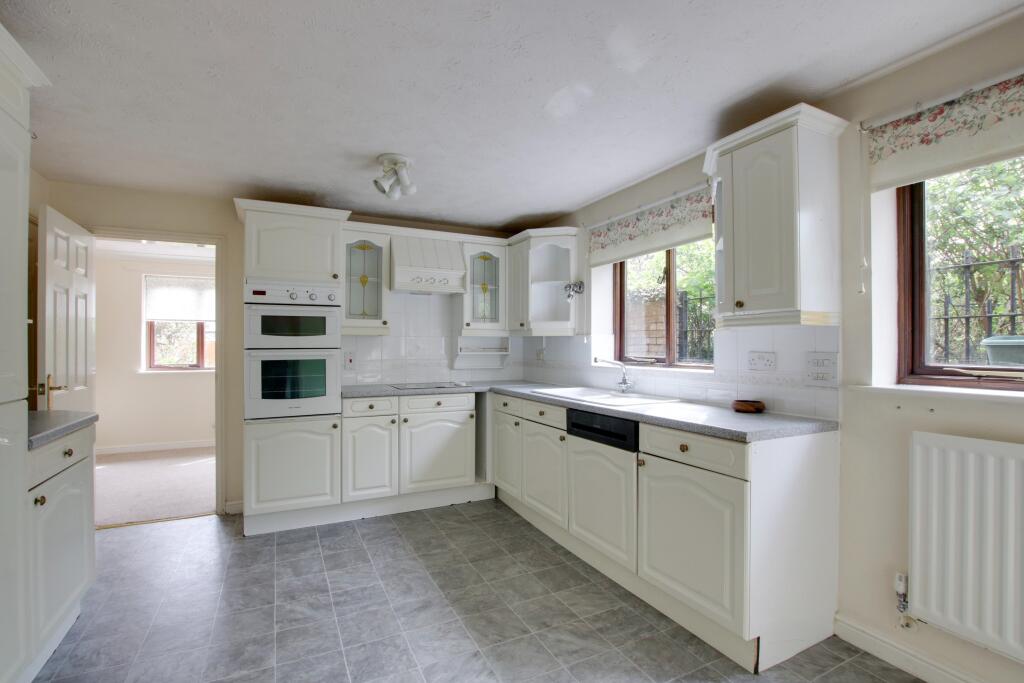 PearsonsEA's tweet image. A well-proportioned four bedroom family #home positioned on the edge of a highly regarded development just to the north of #Fareham town centre 

Info- pearsons.com/properties/poy…

Call Pearsons Estate Agents Fareham office 01329 288241