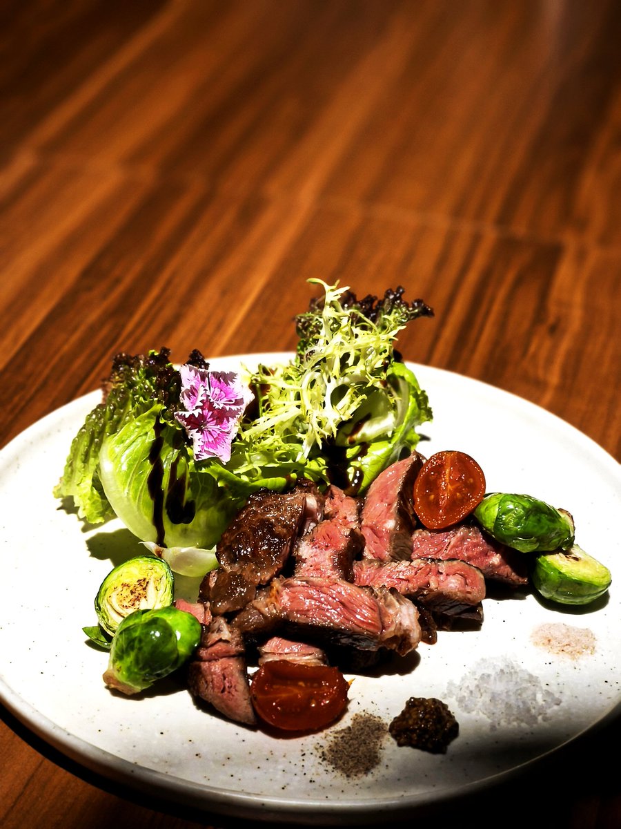 you_xing85658's tweet image. PRIME blade steak — the honest cut

火候不講故事
只給結果

Rose salt｜first hit
Fleur de sel｜aftertaste
Mustard seed｜breaks the rhythm
Fresh black pepper｜ends it clean
No excess
No performance
Just structure

#SteakLover
#medium
#ChefLife
#InstaFood
#嘉義美食