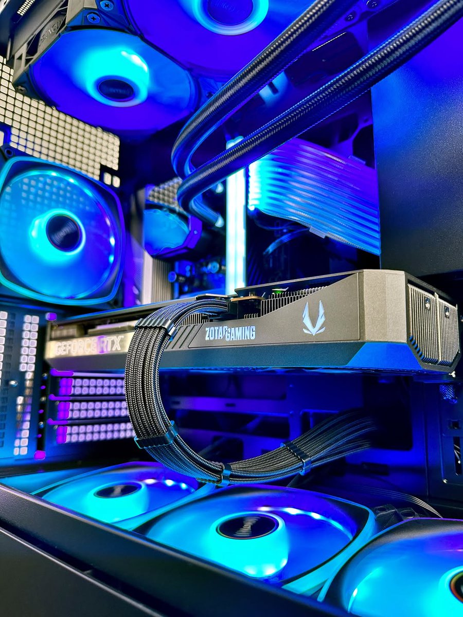 ZOTACFrance's tweet image. Bleu lagon🌊💎

📸 mpcproject

#ZOTACGAMING #ZOTAC #PcBuild