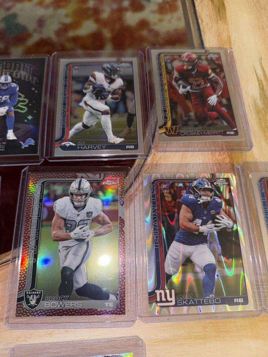 JimbosJunkbox's tweet image. stream tonight whatnot.com/s/I9PCaJvU
sorry if i’m not myself ill try &amp;amp; bring it 

love y’all #topps #nfl #chrome night