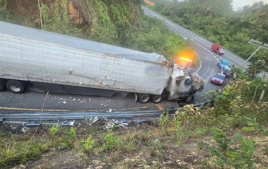 GN_Carreteras's tweet image. #Tomeprecauciones en #Oaxaca se registra cierre parcial de la circulación por #AccidenteVial cerca del Km 160+500 en la carretera Coatzacoalcos - Salina Cruz.