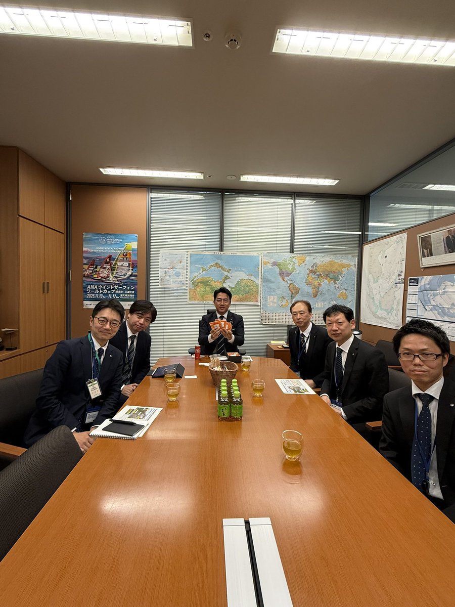 shinjirokoiz's tweet photo. 昨日は横須賀市の財政部の皆さんと意見交換することができました。まちづくりのためには国と市の連携が不可欠で、国と地元のかけはしのような役割を果たすのも国会議員として大事な仕事の一つです。防衛大臣としてなかなか地元に戻れない中、議員会館までありがとうございました！これからも全力で連携していきます！