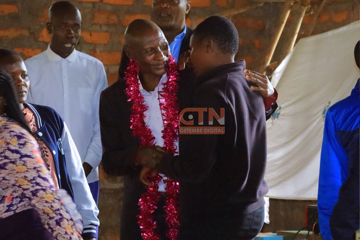 GetembeTV's tweet image. A man, Evans Birundu, from Botondo Village returns home after 20 years in prison, welcomed with joy as a transformed man and now an SDA church elder. 
#Redemption #Homecoming #KenyaNews #Inspiration #kisiinews #getembedigital