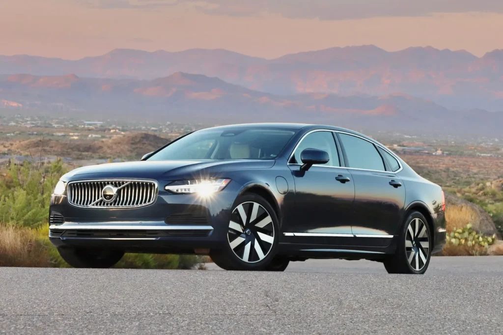 mahmadsohel's tweet image. 10 Luxury Sedans From The 2010s That Aged The Best In 2026 daxstreet.com/luxury-cars/37… #caddilac #jaguar #luxurysedan #toyota