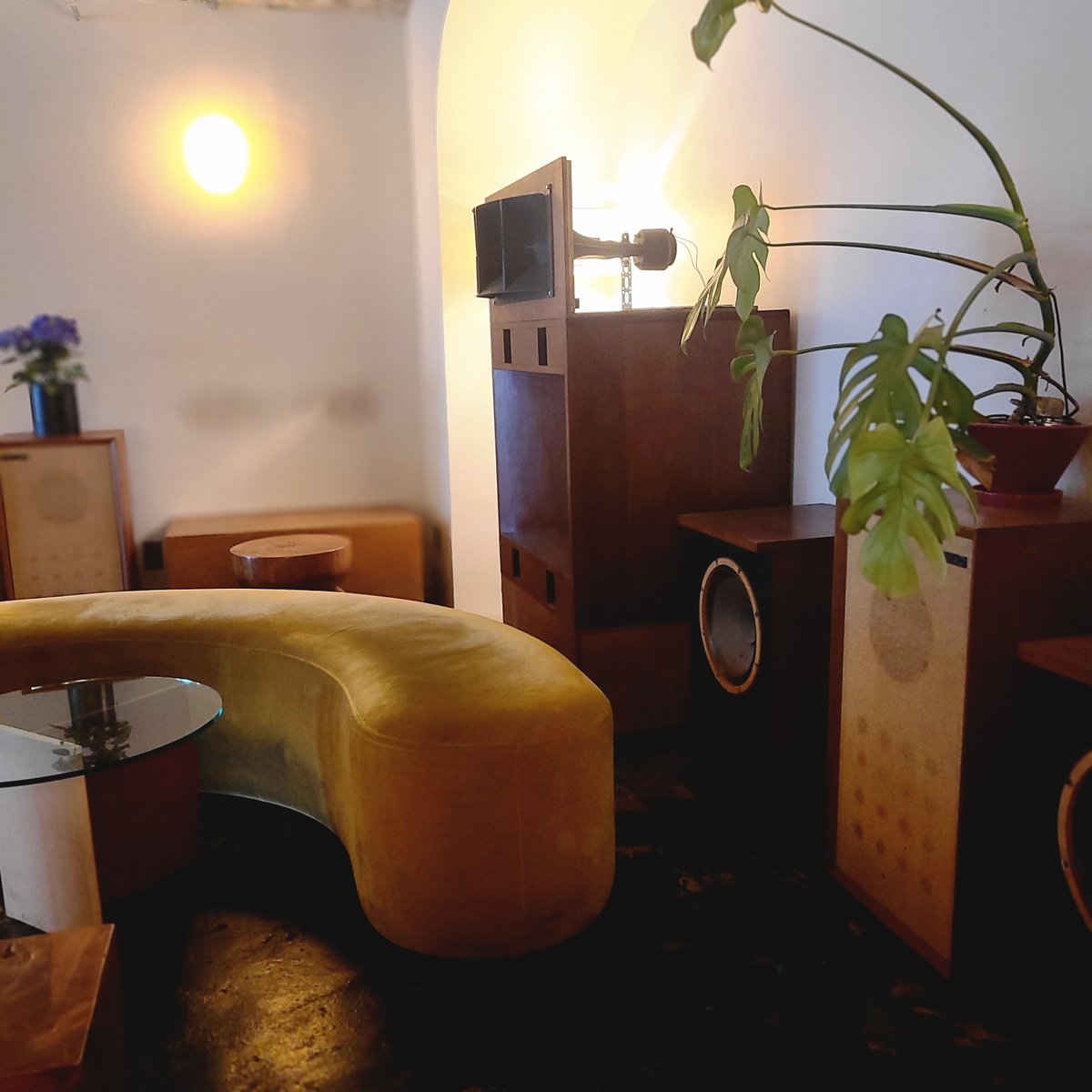 KURO | モノトーンカフェ東京 | 静寂の手前 tweet media