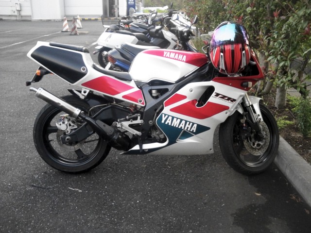 #見た人全員名前の由来を教えなさい
まさ
は本名。
SPRはここまでで唯一の後悔である短期間しか乗ってない3XV最終型SPRフレームに標準車の部品で構成したTZR250Rに対する思い。
まあ。みなさまは「まささん」「まさくん」と呼んでもらってます。
もっかい乗りたいなぁ～。