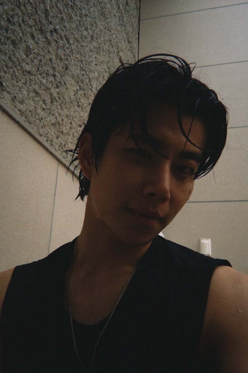 เนี่ย! เดี๋ยวนี้ลงรูปแบบนี้จะเรียกกลับด้อมใช่มั้ย แค่ปีนข้ามไปกำแพงเมืองจีนแปบเดียวเอง 🤭🤭 
#엠제이 <a href="/MJ_offcl/">MJ OFFICIAL</a>