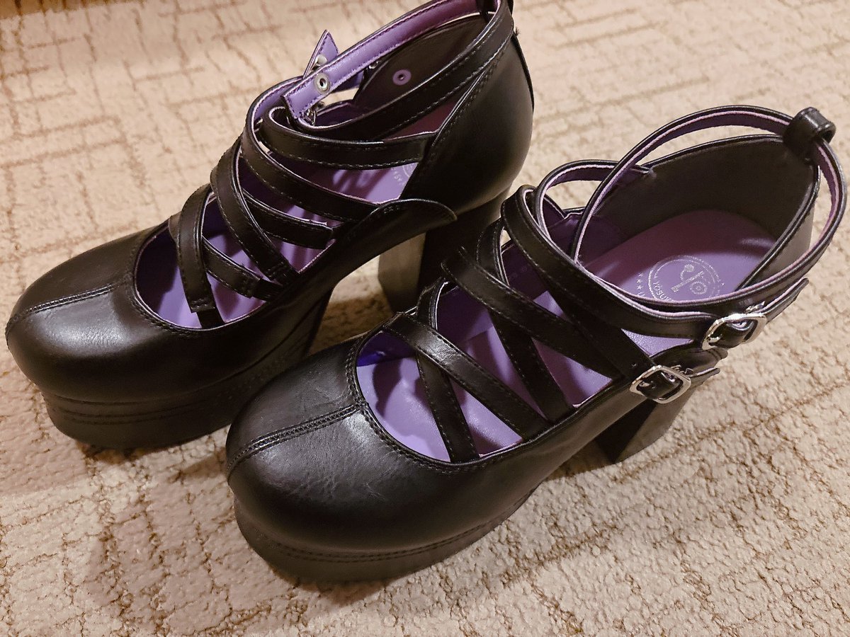 tart228's tweet photo. この前買った靴が可愛すぎるから見て🥰🥰🥰🥰🥰🥰🥰🥰🥰🥰 https://t.co/8vnwiD5A5r