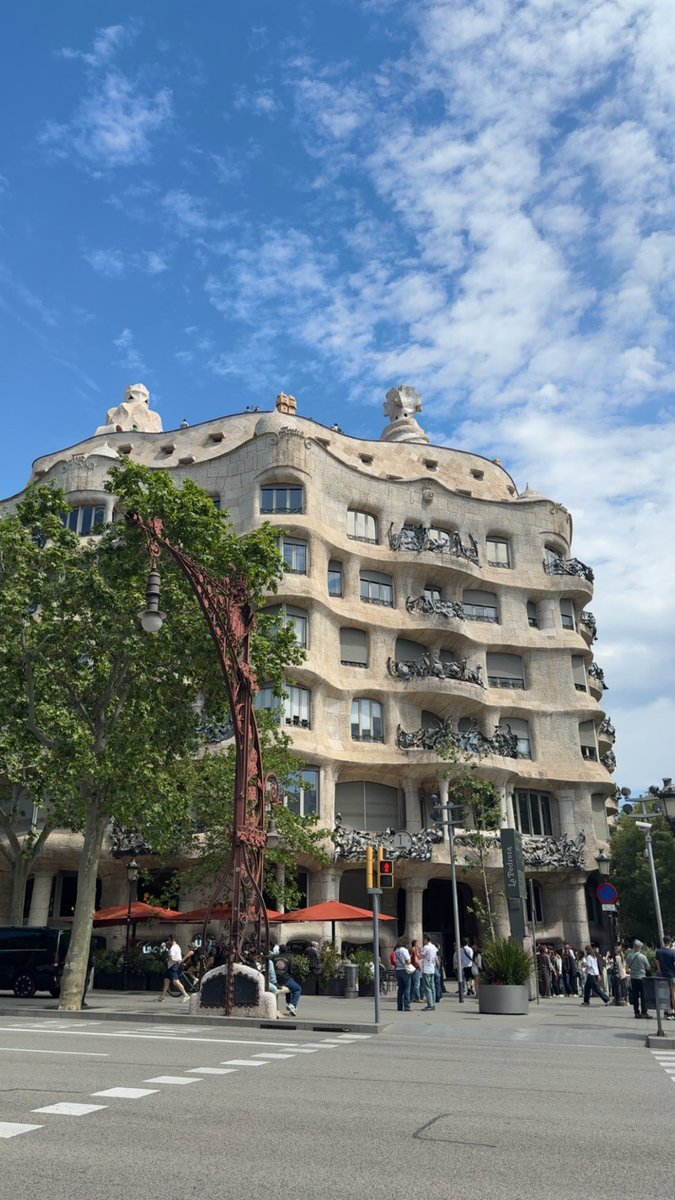 walaafb's tweet photo. Sun, streets, and Barcelona vibes ☀️🌴 https://t.co/hPitfFgRmO