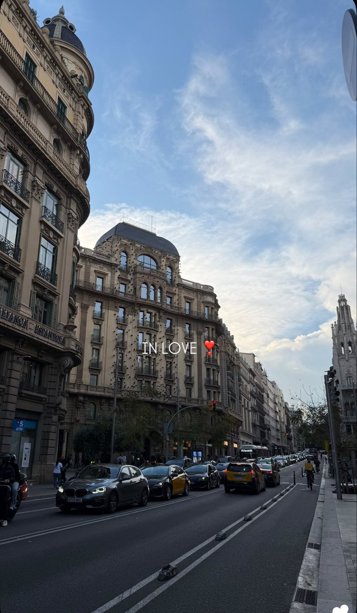 walaafb's tweet photo. Sun, streets, and Barcelona vibes ☀️🌴 https://t.co/hPitfFgRmO
