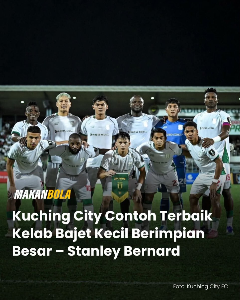 tentangbola123's tweet photo. Gaji tak besar, pemain bukan bertaraf Piala Dunia FIFA, bajet pun bukan puluh ribu sebulan. Tak banyak cakap, tak banyak merungut… tapi diam-diam bawa pasukan sampai final Piala Malaysia. Itu baru kerja buat hasil, bukan sekadar sembang macam selangor tapi tak ada hasil https://t.co/tElFzpHuB2