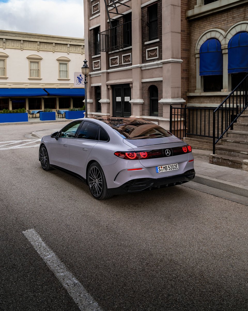 MercedesBenzGR's tweet photo. Σε έναν κόσμο γεμάτο υποσχέσεις, μόνο εκείνη οδηγεί την καινοτομία.
Η νέα, αμιγώς ηλεκτρική C-Class φέρνει μαζί της ό,τι έχει μια Mercedes-Benz: τεχνολογία αιχμής, προηγμένη ψηφιακή εμπειρία και άνεση που σε κάνει να νιώθεις από την πρώτη στιγμή οικεία.

#MercedesBenz #CClass https://t.co/DYuY8KenZ4