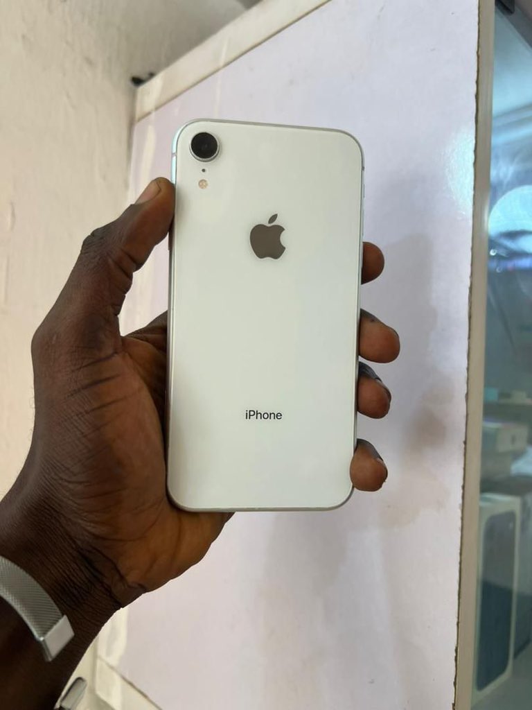 Uk 🇬🇧 IPhone XR

64gb || Battery 80% || No change part

🏷️: 220k