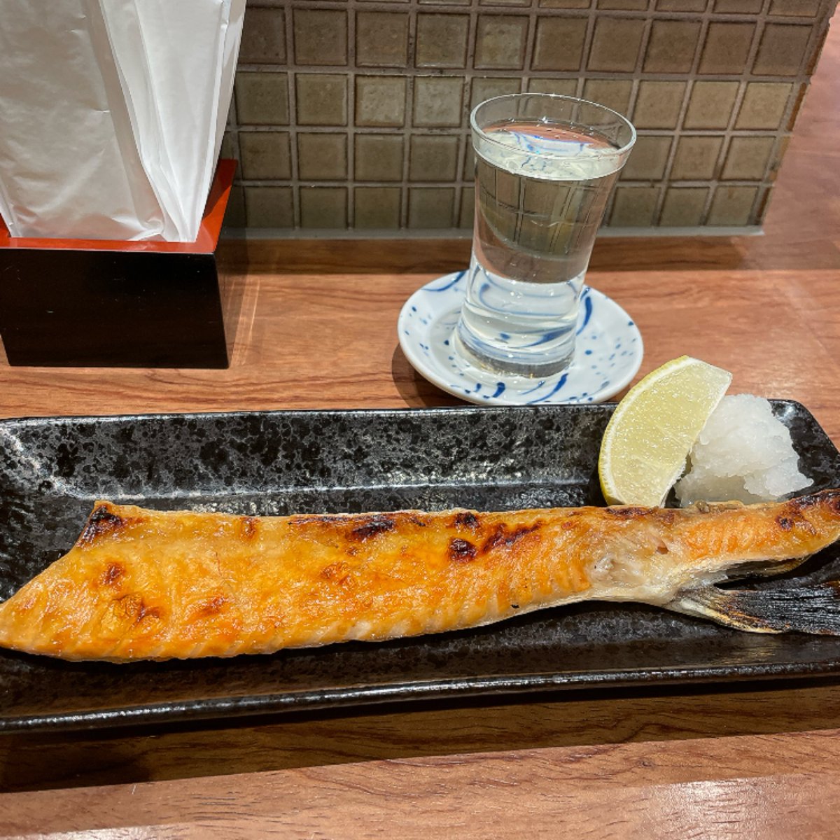 k3blog's tweet photo. 休日飲み歩きデー

パーティーさんでブラインドの後、千歳烏山の長寿庵さんへ

最近飲み屋さんぽく改装されて、一人飲みには最高の感じになって、嬉しいです

日本酒のラインナップも最高です🍶 https://t.co/TLiF4v3CHx