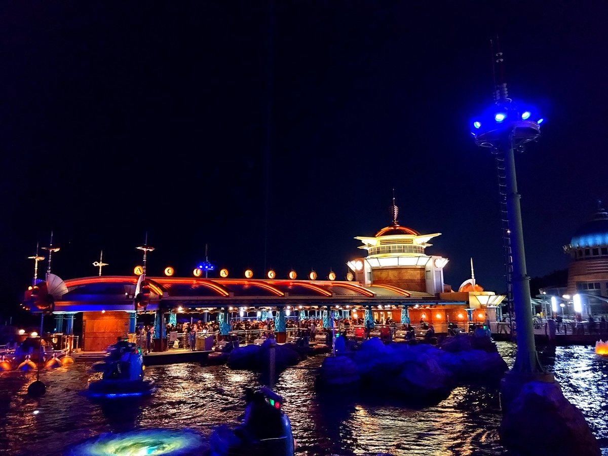 TDSの夜景の中でもアクアトピア周辺一帯が，
レトロフューチャリズムが凝縮されてて一番好きだったので，
がらっと雰囲気が変わるとなると非常に寂しいですね……
(後継のものがこれを超えられるとは思えないです ^.^;)

#アクアトピア #PortDiscovery 🐠