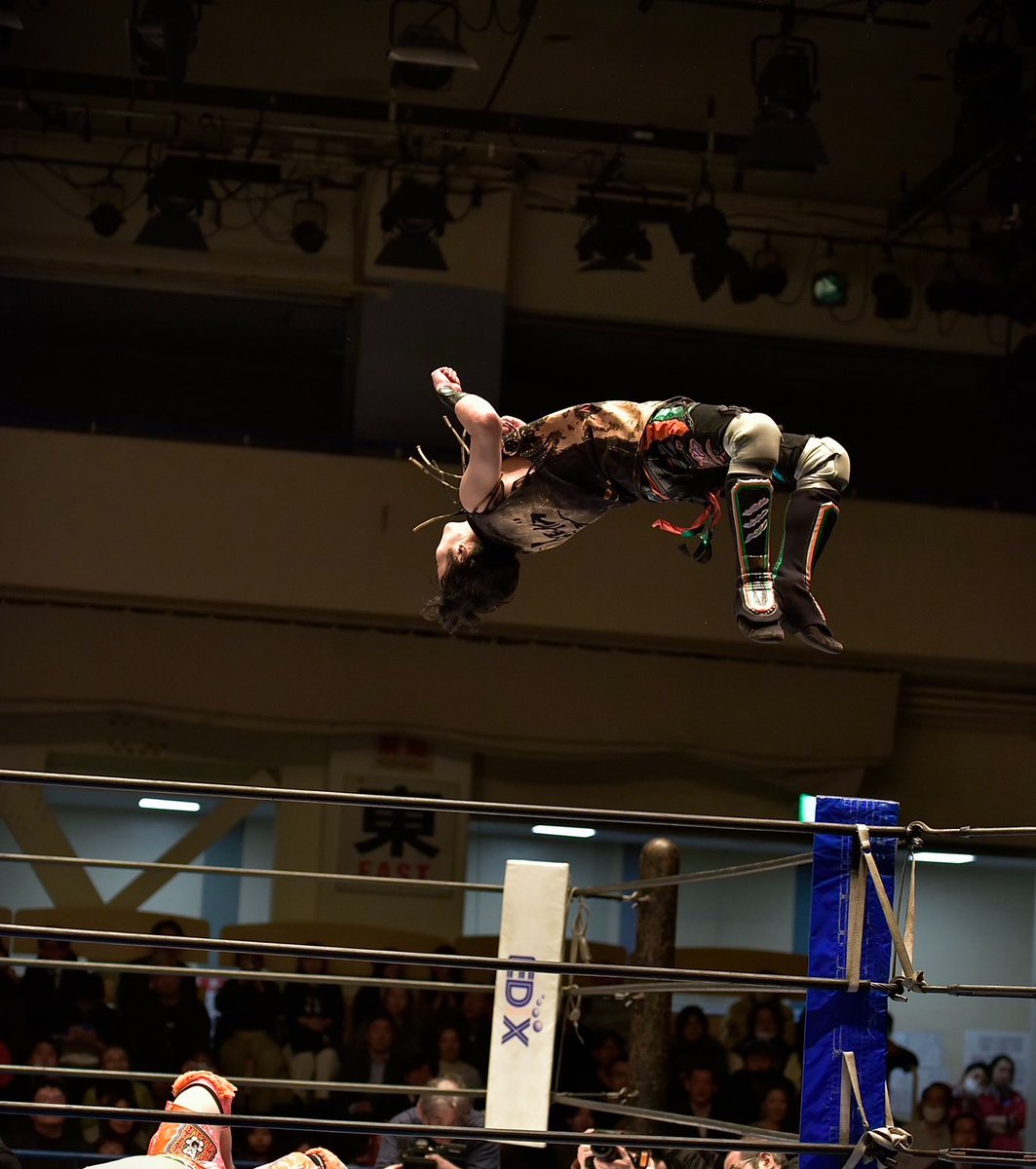 デビューするに当たって、しっかりやることやってからリングに上がりました。
芸能活動の傍ら…という部分は今でも変わらずです。
僕のデビュー以降、男子選手にも芸能界からのプロレスデビューは増えてきました。
みんなしっかりと最低限のトレーニングの上でリングと向き合っているはずです。