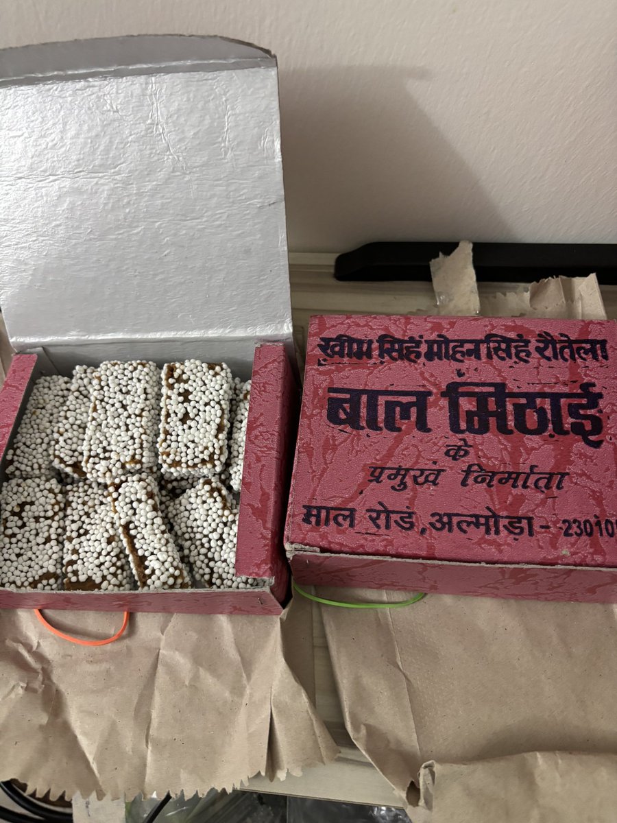 pargaien's tweet image. If it’s not broken, don’t fix it.📦
Nearly a century of the same legendary taste and same classic packaging. Khim Singh Mohan Singh Rautela’s Bal Mithai is the true gold standard of Almora. Pure nostalgia in every bite! #Uttarakhand #FoodHeritage #BalMithai #Almora 
Have you