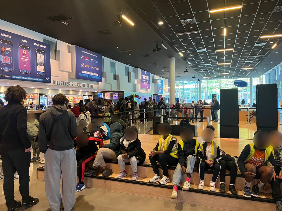 FrancoisDagnaud's tweet photo. Grande première pour Ciné familles à l’UGC Ciné Cité 19e à Rosa Parks avec Super Mario Galaxy, attendu par une salle comble !
À l’invitation de la mairie du 19e, des séances de cinéma pour profiter des vacances près de chez soi ! https://t.co/t2Qfx7HbWD