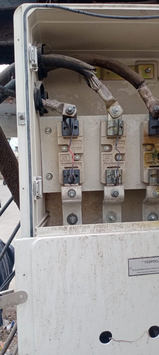 mdh_dilawar's tweet photo. Sir @tgspdcl Riyasat Nagar  Santosh Nagar Sub Station, Opp setwin center , near St Mariyam high school, Due to heavy load on the junction the fuse has been spark in every one hour , as it is shown in the picture taken action ASAP thanks..... https://t.co/Lb7FiGjjFF