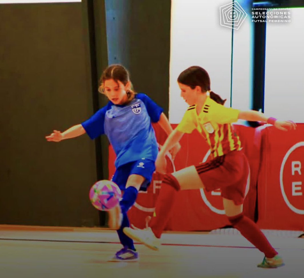 FSCiudadCT's tweet photo. VALERIA CAMPEONATO DE ESPAÑA

Enhorabuena a nuestra benjamín Valeria! 🏆💙🤍

Gran Campeonato de España el que ha realizado, demostrando talento, esfuerzo e ilusión en cada partido. Orgullo de club 💪⚽

¡A seguir creciendo, campeona! 👏🔥

@ffrm_es 
@ffrm_se https://t.co/vy2T705qic