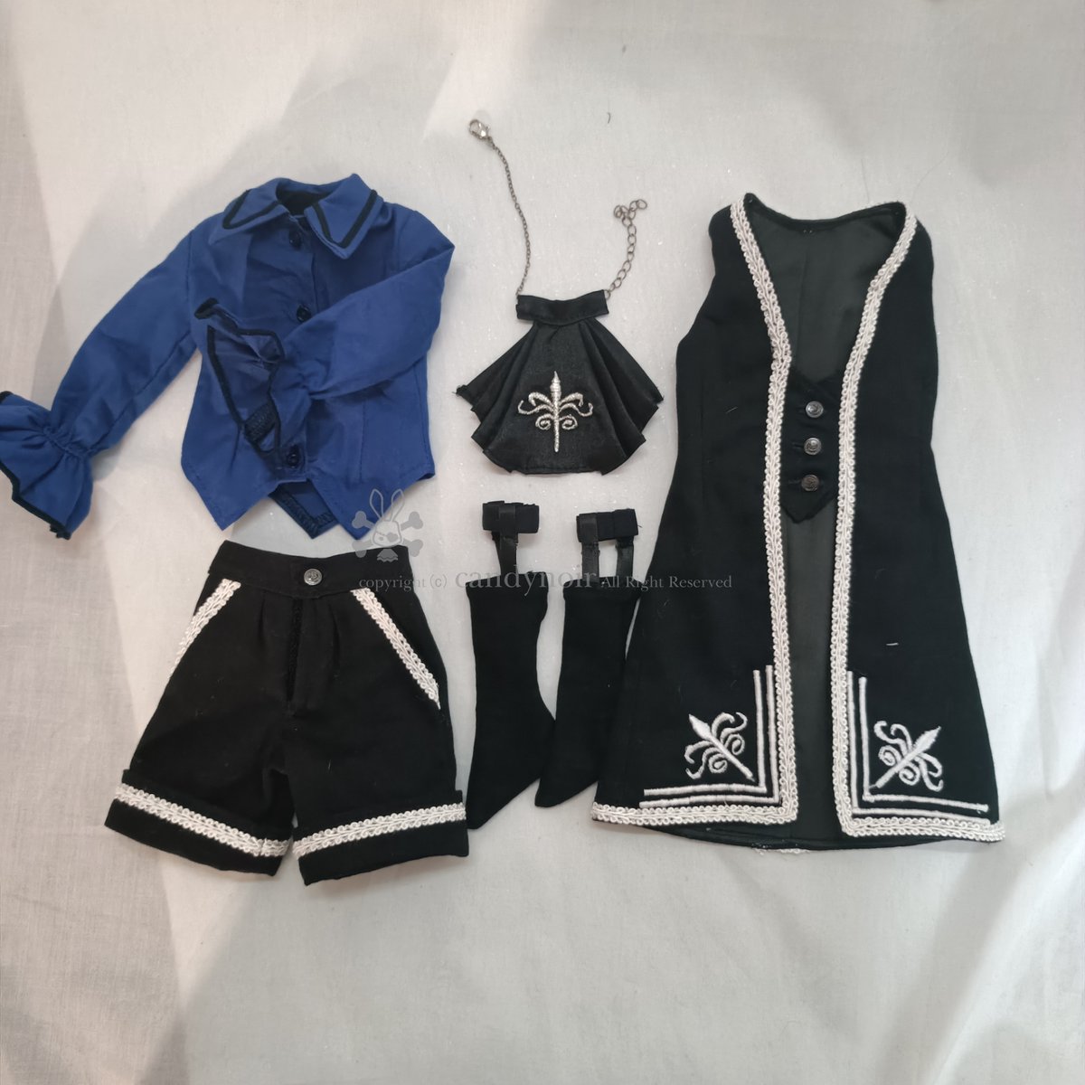 candynoir's tweet image. 「うさぎの国の皇子様」再販します
今回は4セット用意しました SDM/MSDサイズです
ブラウス、ショートパンツ、ジャボタイ、ロングベスト、ガーターソックスの5点セットです ￥17,000
 #ドルパ に持っていきます
ブースは021-SD
#ドルパ55 #SD #SDM #DD