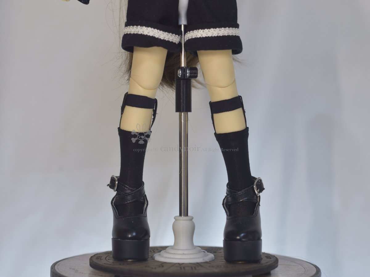 candynoir's tweet image. 「うさぎの国の皇子様」再販します
今回は4セット用意しました SDM/MSDサイズです
ブラウス、ショートパンツ、ジャボタイ、ロングベスト、ガーターソックスの5点セットです ￥17,000
 #ドルパ に持っていきます
ブースは021-SD
#ドルパ55 #SD #SDM #DD