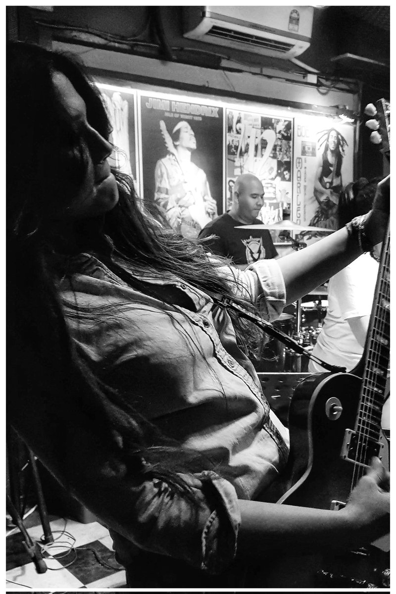 jsadiq's tweet image. A long, long time ago, in a pub far, far away from what it is today. 
When @aniskalisa began rocking with The Voltage in On Line Pub early 2018. #rock