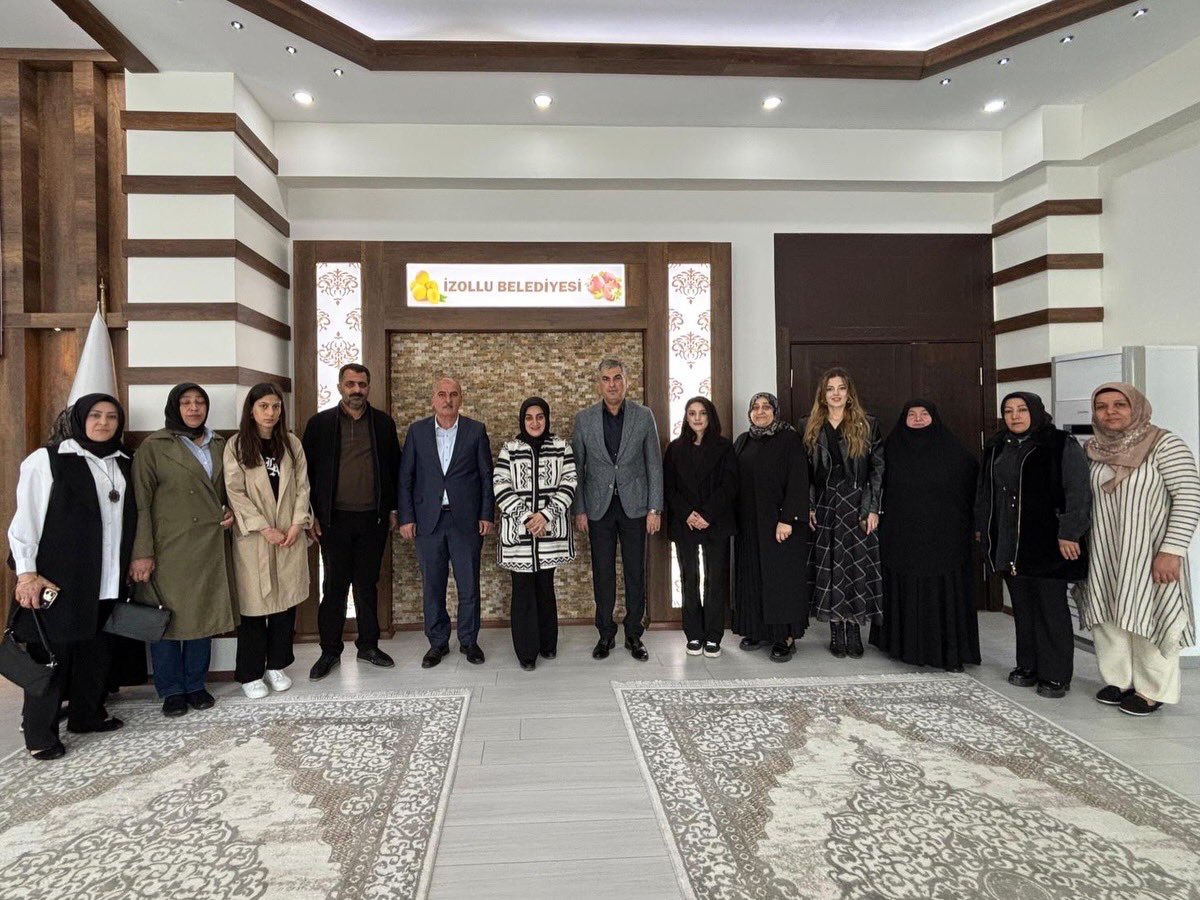 ihsanozbay44's tweet photo. AK Parti Malatya İl Kadın Kolları Başkanımız Esin Yılmaz, Kale İlçe Başkanımız Abdulvahap Temur, Kale Kadın Kolları Başkanımız Birsel Baykal ve beraberindeki heyeti belediyemizde ağırladık.
Nazik ziyaretleri dolayısıyla kendilerine teşekkür ediyor, çalışmalarında kolaylıklar diliyorum.
