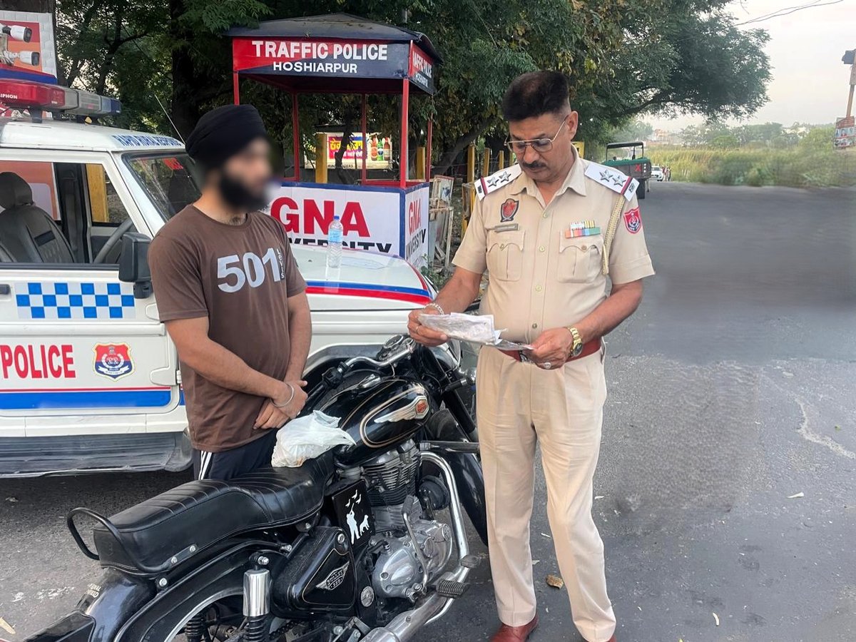 JalandharRange's tweet image. Hoshiarpur Police is taking strict action against traffic rule violators. 🚔

Follow traffic rules and contribute to safer roads for all.

#ActionAgainstTrafficViolators #TrafficSafety #FollowTheRules #PunjabRoadSafetyAlert