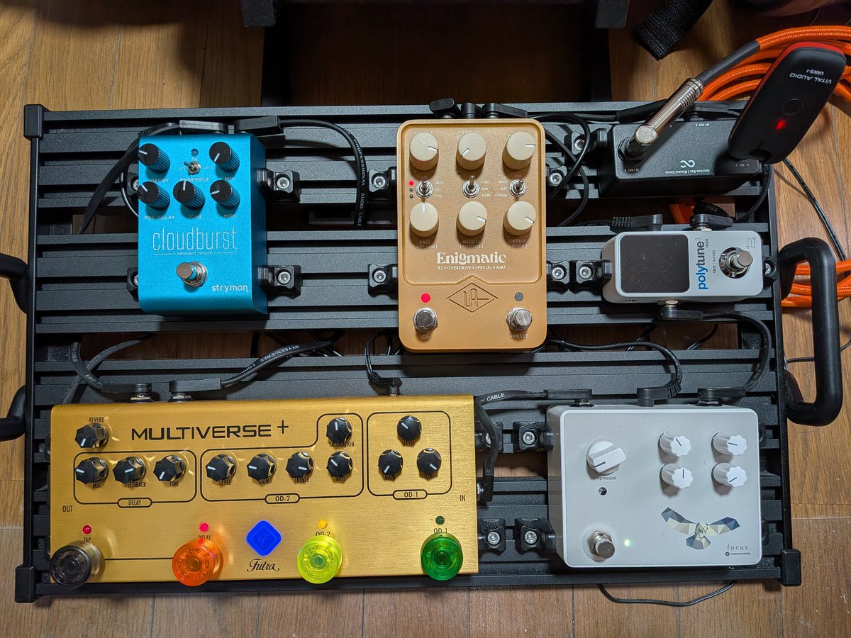 kumatan307's tweet photo. 3つあるエフェクターボードのエフェクターを組み直して、今出したい音を作る最善(と思う)のボードに組み直してみた。😊
#futra
#multivers
#limetoneaudio
#enigmatic
#cloudburst https://t.co/q1DZ95352L