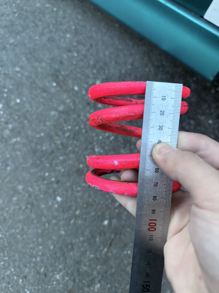 とみそー tweet media