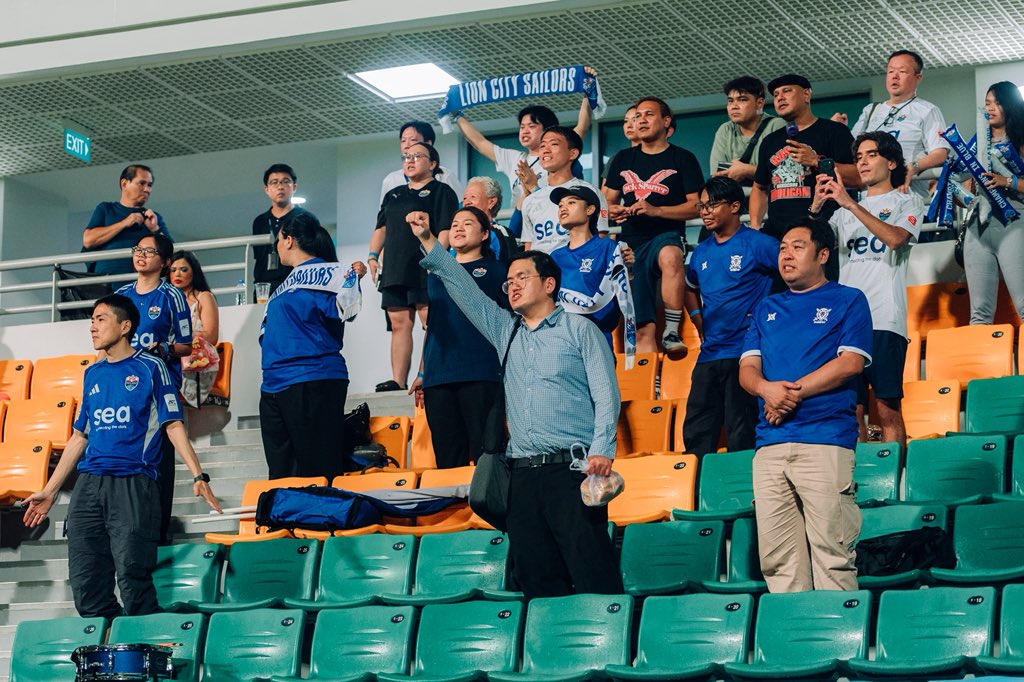 lioncitysailors's tweet image. Thank you fans for showing up in full force at Jalan Besar last night for our #SPL Matchday 17 against Young Lions. 🤍

Through the heavy downpour and the 50-minute delay, you still stayed with us and cheered on the Sailors until the end.