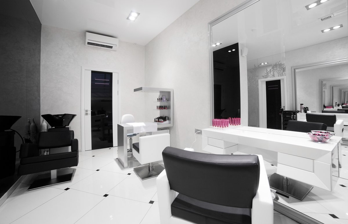 LoopAirCon's tweet image. Air conditioning systems perform valuable functions in salons where humidity is high and many people gather. 
They clean and purify the air, remove dust, bacteria and much more.
Ask us for a free survey and quotation.
loopairconditioning.co.uk #salon #hairdressing