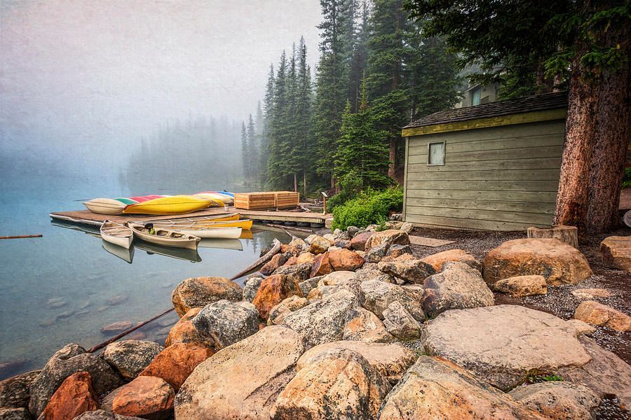 joancarroll's tweet image. Moraine Lake And Boathouse buff.ly/2srA7zH #boats #morainelake #canada #banff #banffnationalpark #landscape #travel #tourism @joancarroll