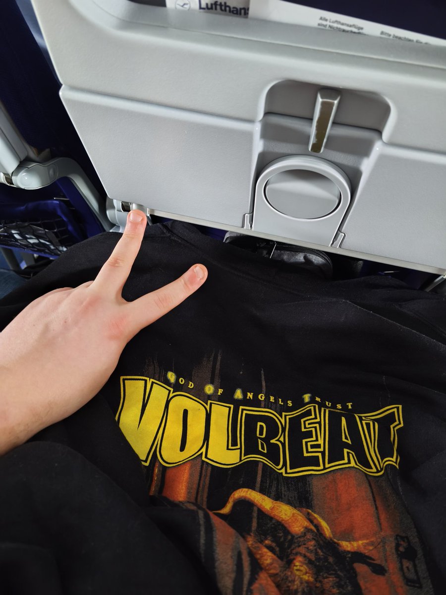 yannnik1's tweet image. Landet in Germany.
Weather Looks Like🥶🥶🥶
But #Volbeat have the good Shit🥰🥰🥰

Oh, and ITS TIME FOR 🍺