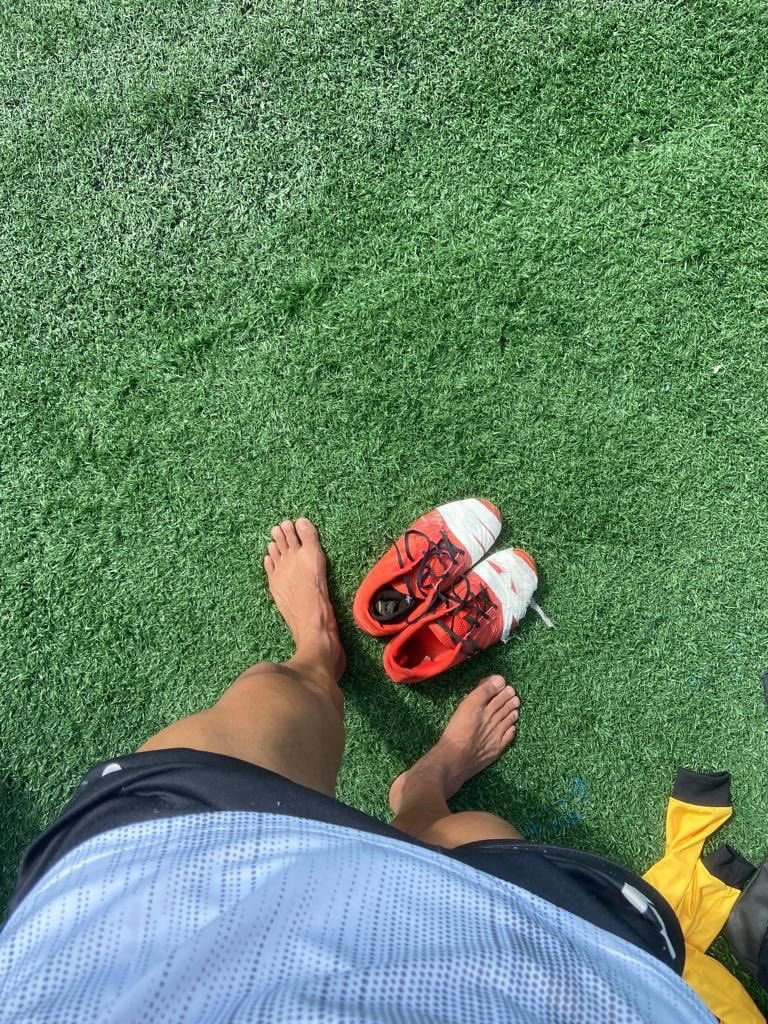 q2fe9's tweet photo. 部活終わったけど、スパイクぶっ壊れてテーピングでバカ巻いた笑笑
誰か会おうや🔞 #広島  #岡山  #バイ https://t.co/VxJ1KhYFO6